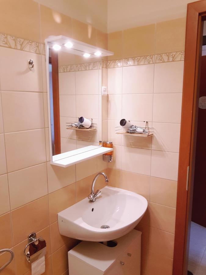 Lola Studio Apartman ハイデゥソボスロー エクステリア 写真